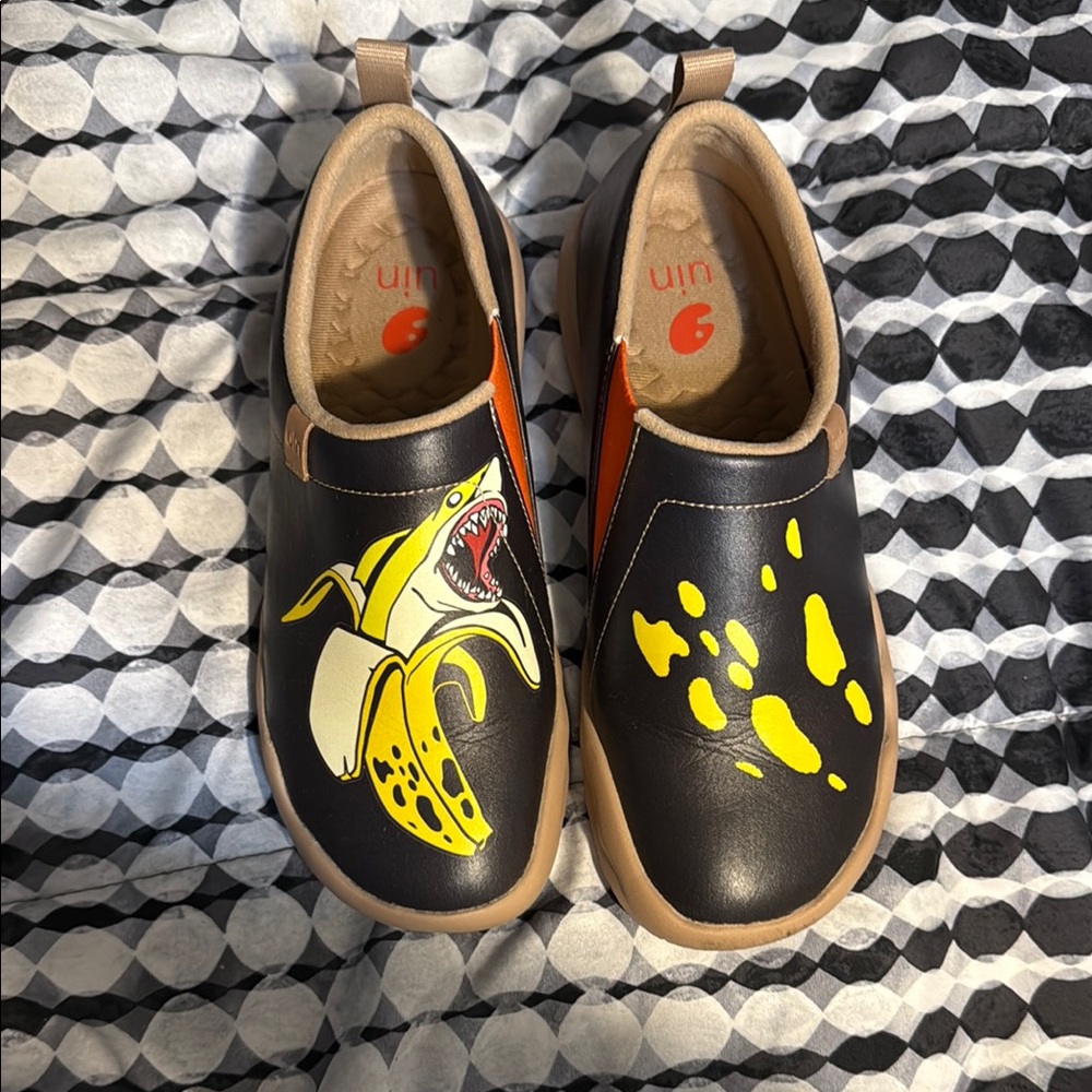 UIN Black and Yellow Sneakers with Banana Design/ women’s size 8- JAPANESE shoe